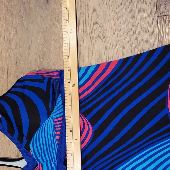 NIKE racer back swim shirt - Picture 4 of 6